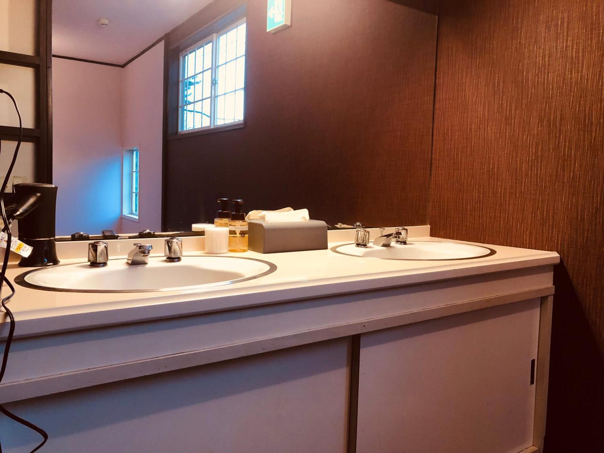 Buna Kusatsu Onsen Inn Екстериор снимка